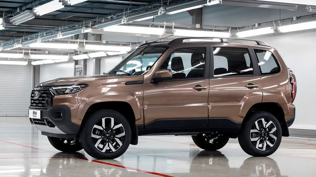 Премьера в Санкт-Петербурге: АвтоВАЗ показал обновлённую LADA NIVA Travel