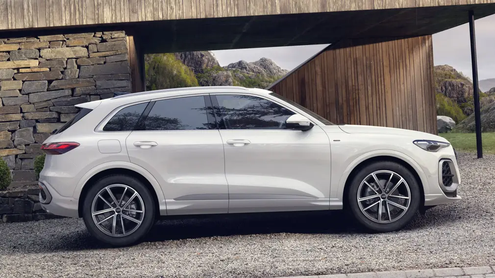 новые Audi Q5 e-hybrid и Audi Q5 Sportback e-hybrid