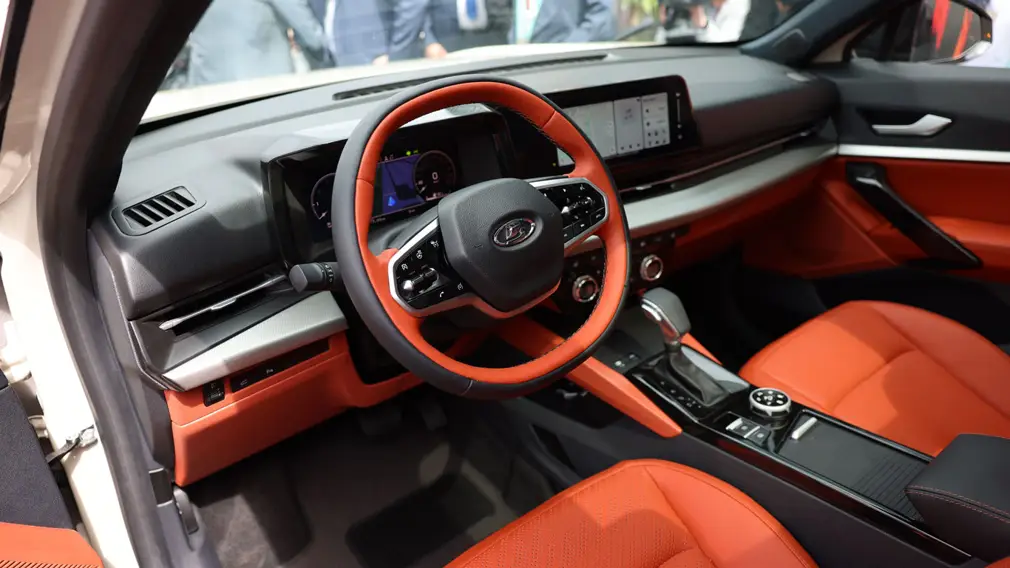 Ставка на Azimut: чем ответит LADA китайским конкурентам