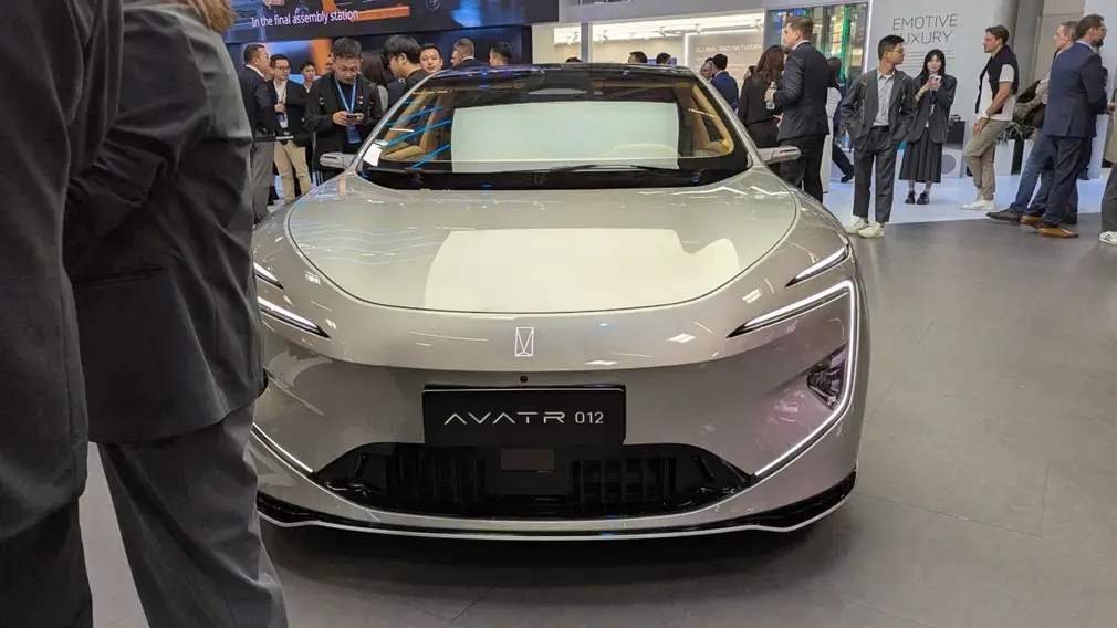 Avatr 012