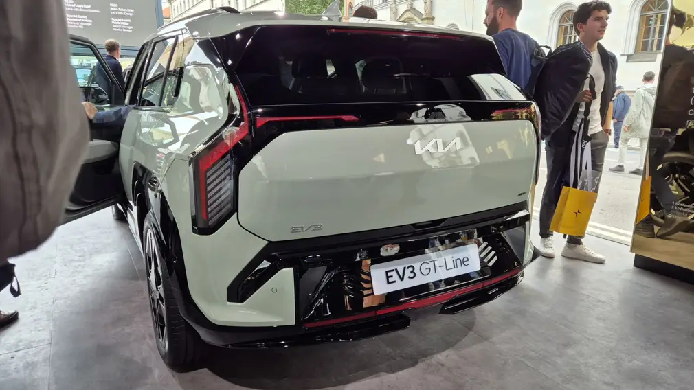 Автосалон в Брюсселе 2026 / KIA EV3 GT