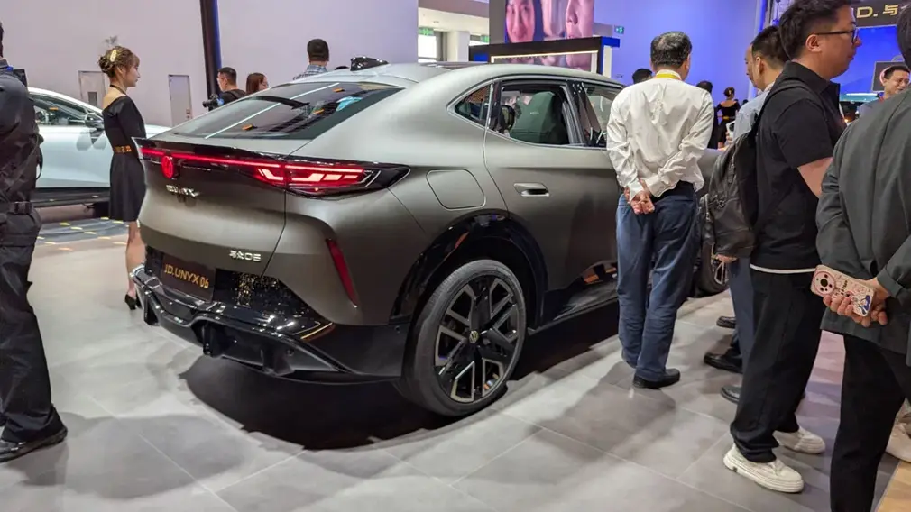 Volkswagen ID.Unyx 06