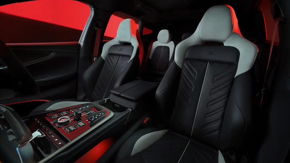 Aston Martin DBX S