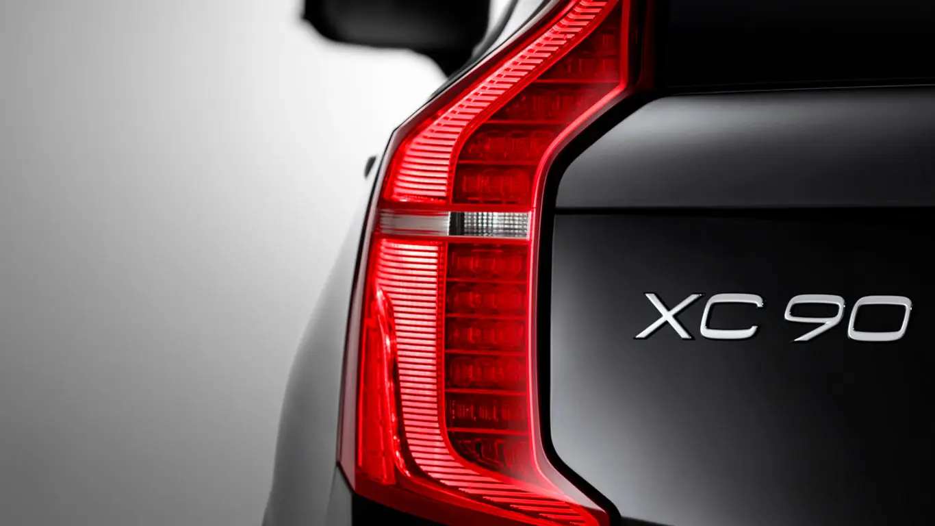 Заднее левое стекло Volvo xc90 2019.