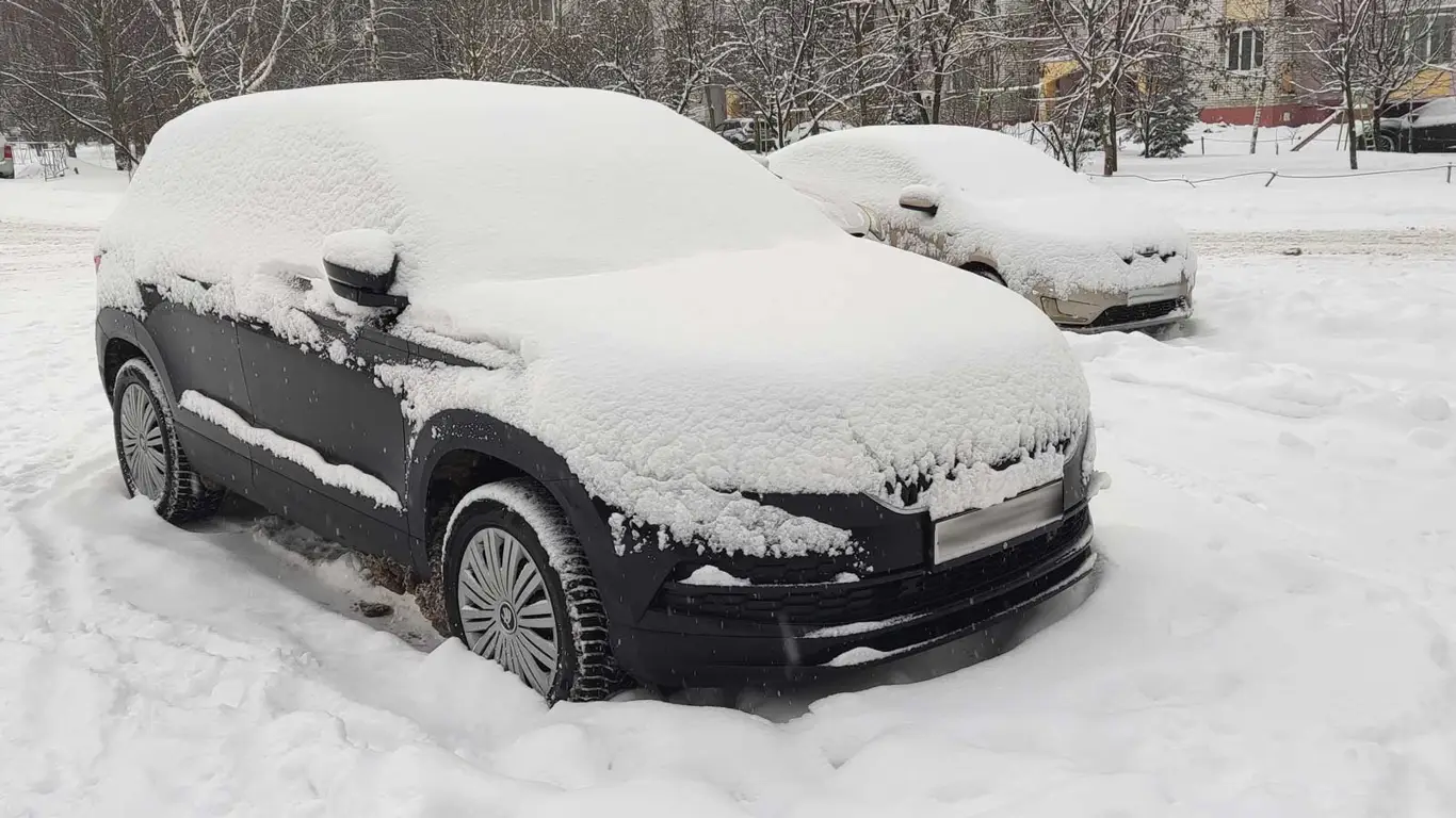 Как в снегопад без проблем выехать на авто со двора | ТАРАНТАС НЬЮС