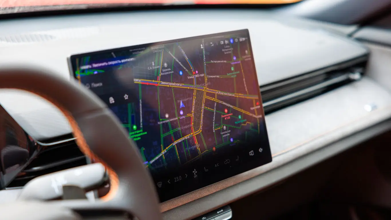 Водителям больше не придется страдать из-за сбоев GPS: навигатор без спутников уже появился в России