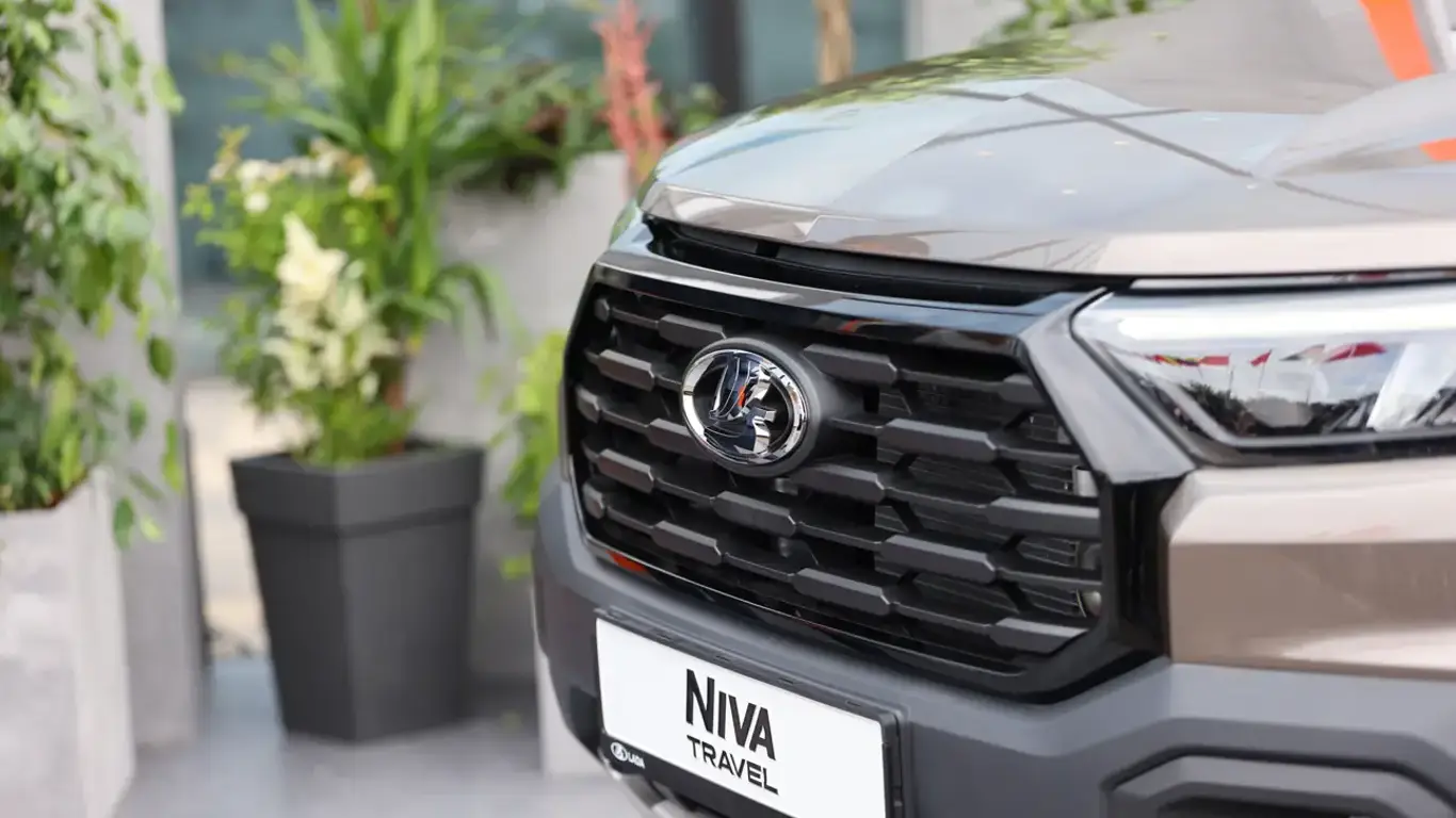 Niva рядом с Ferrari собирает больше взглядов: британцы объяснили почему