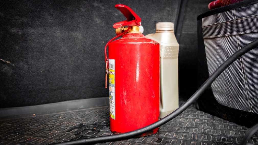 Стало известно, почему пятилетний огнетушитель может подвести автомобилиста в случае пожара