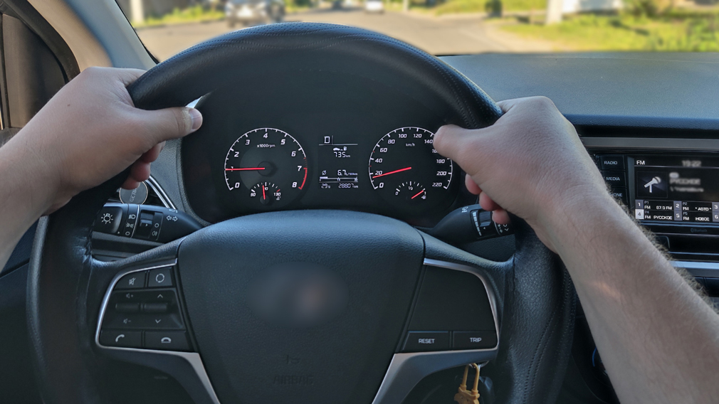 Каждый десятый автомобилист из РФ купил водительские права в 2022 году