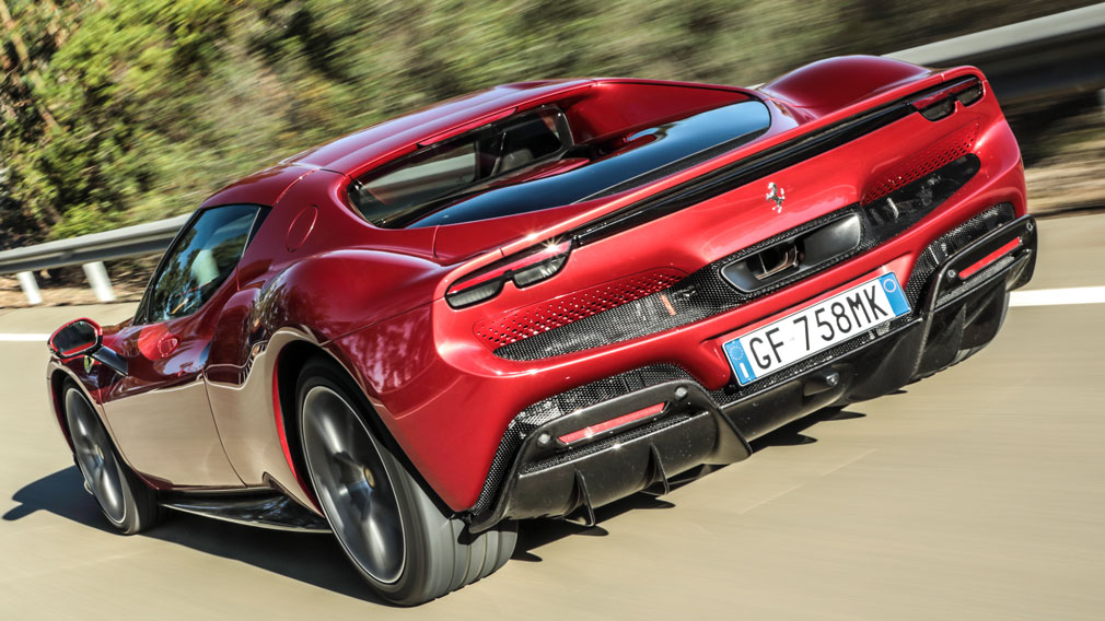 Компания Ferrari не будет оснащать свои суперкары полноценным автопилотом