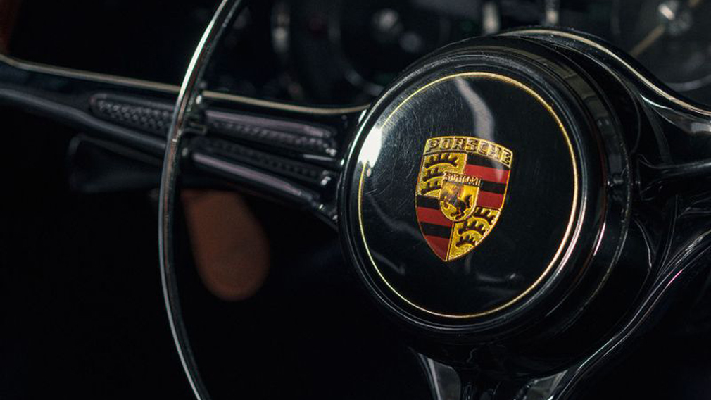 Porsche объединился с модным домом Aime Leon Dore для создания потрясающего 356 B