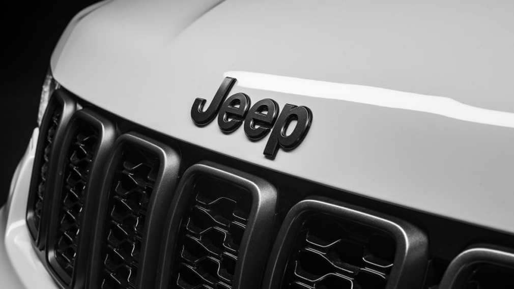 Jeep не спешит отправлять в отставку внедорожник Grand Cherokee прошлого поколения