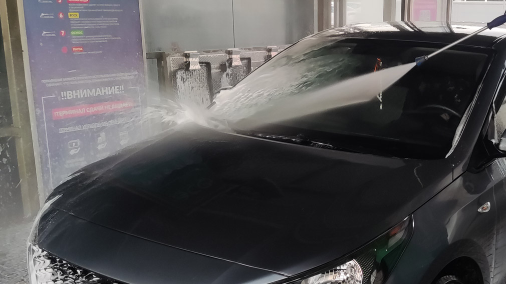 Эксперт рассказал, в каких местах нельзя мыть автомобиль