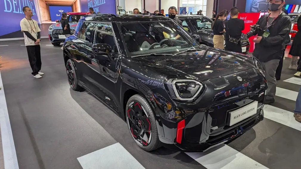 У Mini начинается новая глава: три главные модели ждёт заметный рестайлинг У Mini начинается новая глава: три главные модели ждёт заметный рестайлинг