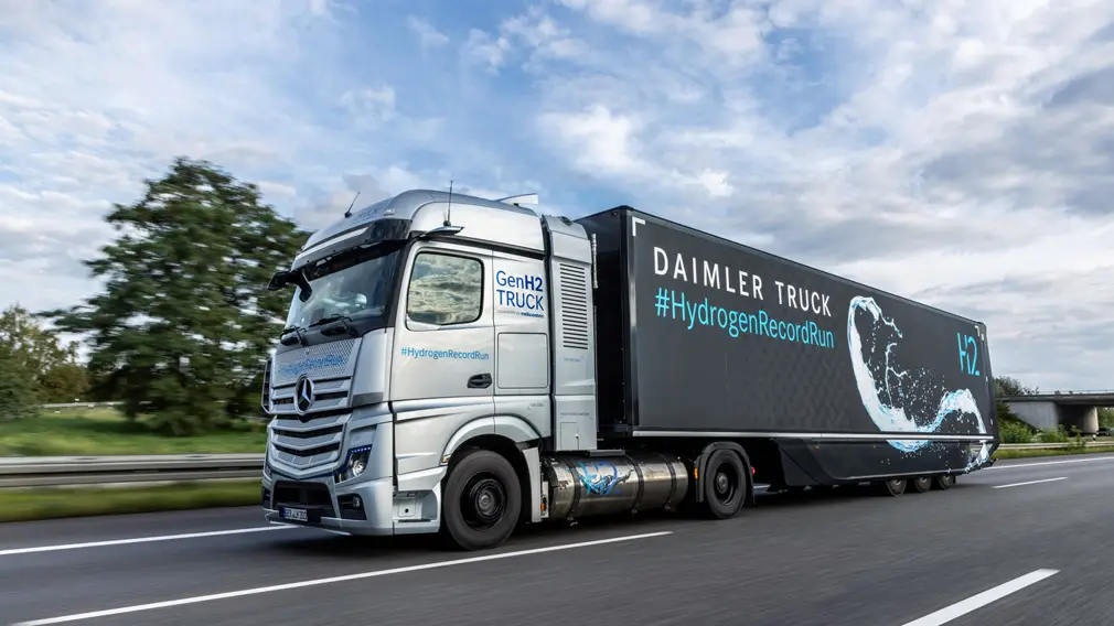Daimler Truck ускоряет водородную революцию: грузовик GenH2 готов к новым тестам