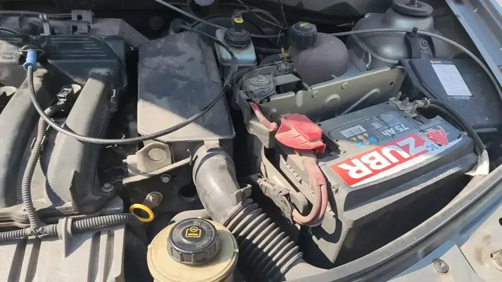 Водителям подсказали, как защитить автомобильный аккумулятор в жару
