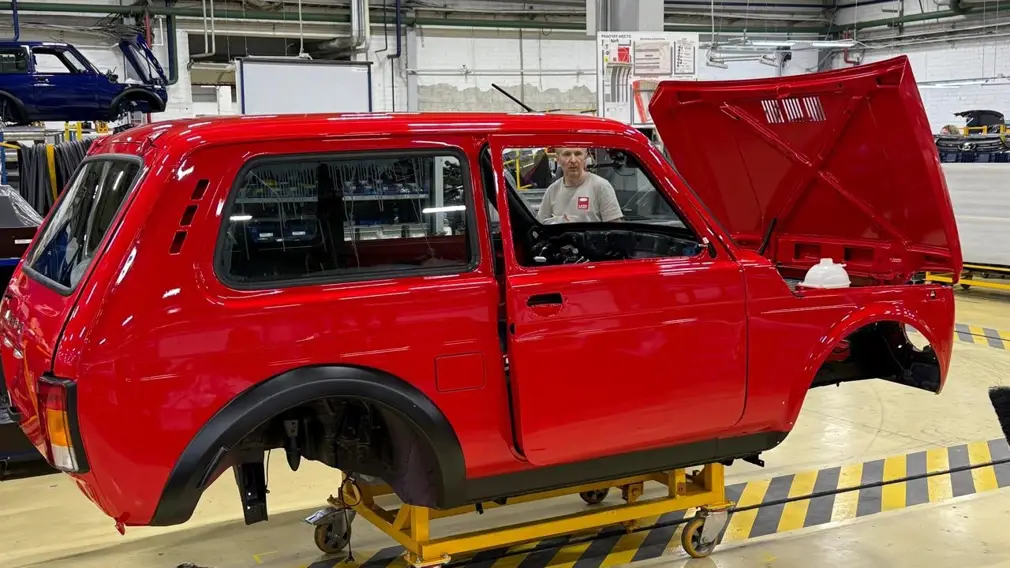 АвтоВАЗ будет выпускать Ниву из прошлого: готовится новинка, которая вернет ностальгические воспоминания