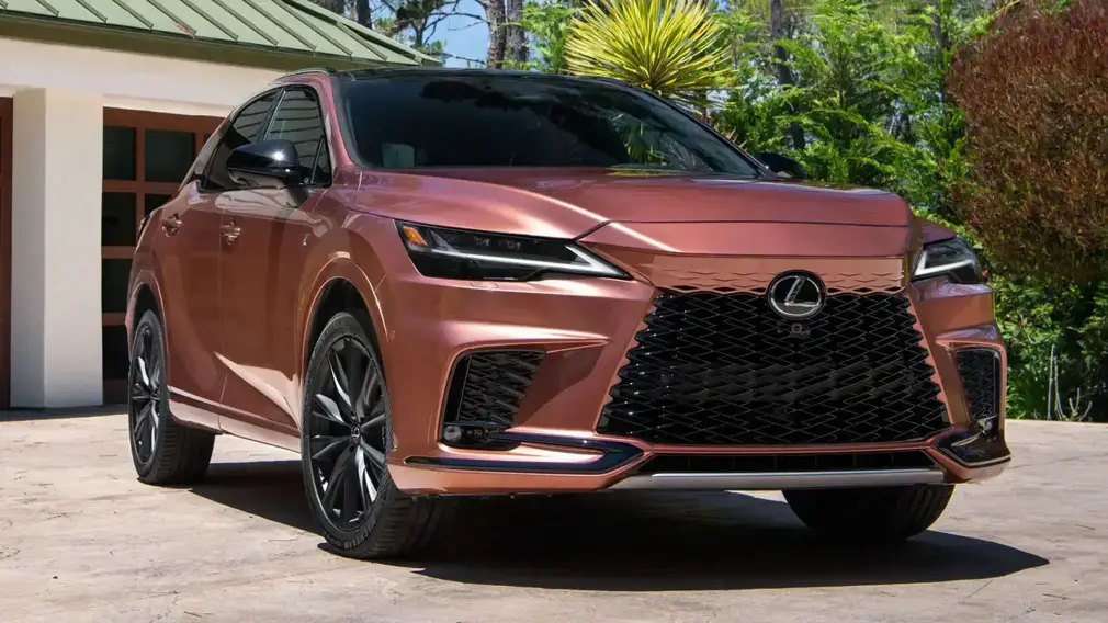 BMW или Lexus: чьи владельцы тратят меньше на ТО?