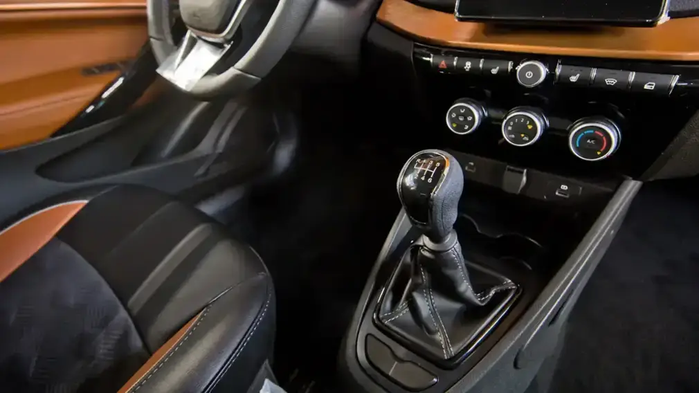 Названы важные достоинства новой 6-скоростной МКПП на Lada Vesta