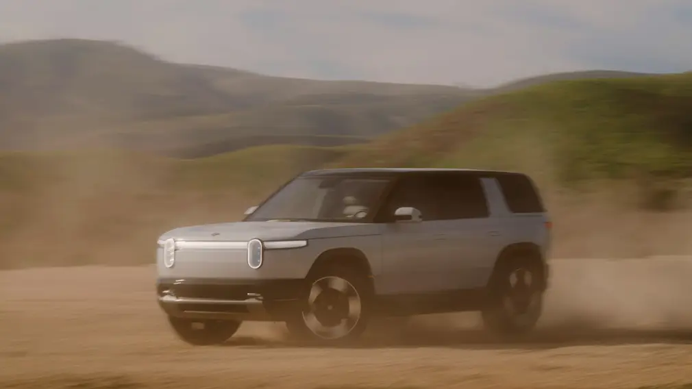 Новый завод Rivian получил другой план: 300 тысяч машин, R2 и роботакси