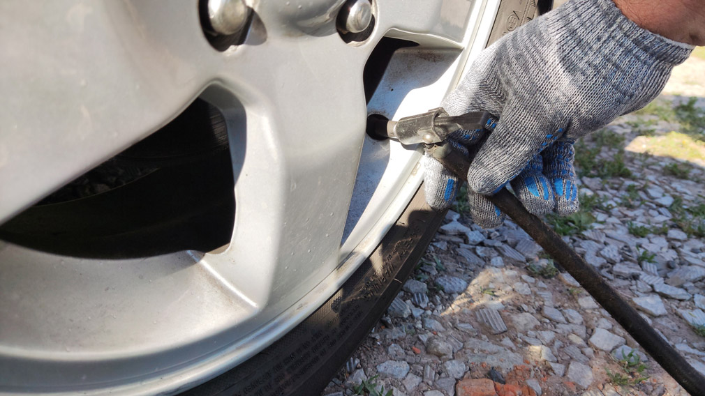 Водителей в РФ предупредили о «большом разводе» при шиномонтаже ...