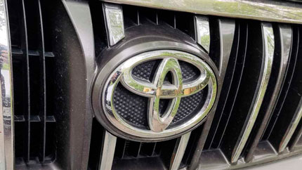 СМИ: новый Toyota Land Cruiser Prado получит три варианта внешности