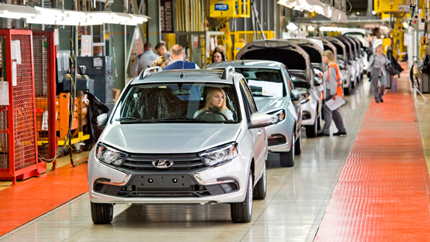 АВТОВАЗ выпускает по 430 упрощенных автомобилей LADA Granta в сутки в июне 2022 года