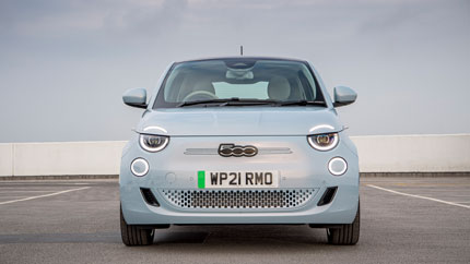 Модель Fiat 500 появилась в продаже в России