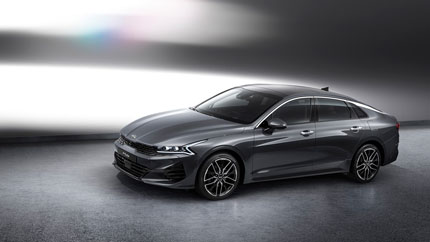 На рынке РФ появились новые Kia K5 2023 года выпуска