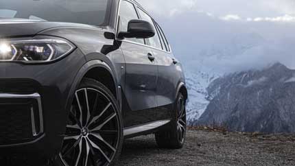 В РФ стали доступны гибридные кроссоверы BMW XM и обновленные BMW X5 и BMW X6