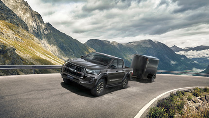 В Россию привезли новые пикапы Toyota Hilux 2023 года
