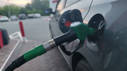 Автоэксперт рассказал, почему не стоит заправлять бак под завязку