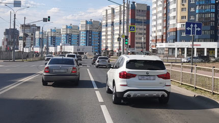 В РФ предложили запретить автомобильные номера без российского флага