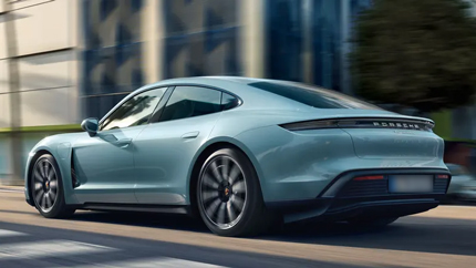 Porsche выпустит очень мощный Taycan для конкуренции с Tesla Model S Plaid