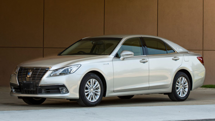 Седан Toyota Crown нового поколения показан на патентных изображениях