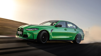 Спортивные BMW M3 Competition и Porsche 911 Turbo S сразились на прямой