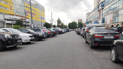 Мужчины в РФ чаще берут в кредит седаны, а женщины - кроссоверы