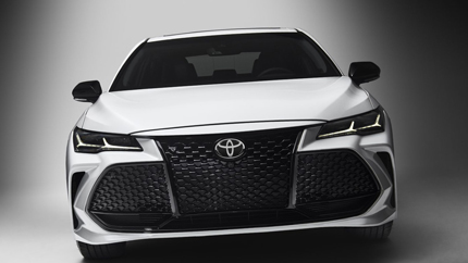 В России появился «старший брат» Toyota Camry: названы цены