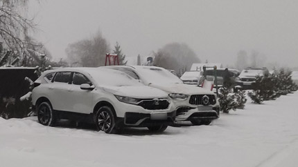 Назван простой способ вытащить застрявший автомобиль из глубокого снега