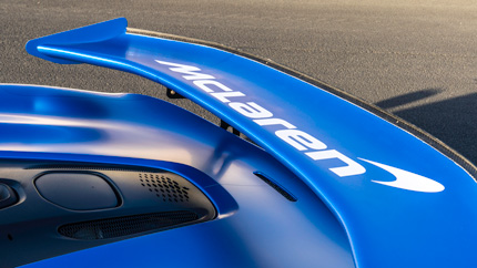Компания McLaren готовит две новинки: гибридный гиперкар и кроссовер