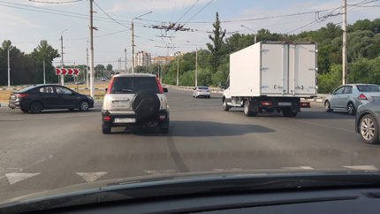 Водителей в РФ предупредили о штрафе до 120 тыс. рублей за выброс мусора из автомобиля