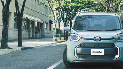 В Россию начали поставлять Toyota Sienta, которая дешевле LADA Vesta