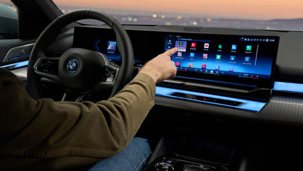 BMW останется в РФ, но поставлять машины не будет