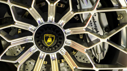 Lamborghini опубликовал изображение нового спорткара