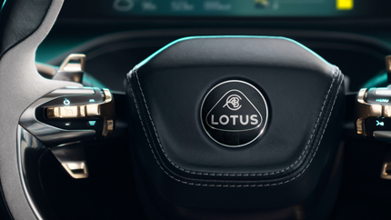 Lotus разрабатывает компактный электрокроссовер: он составит конкуренцию Porsche Macan