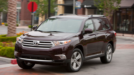 Эксперт назвал плюсы и минусы надежного японского кроссовера Toyota Highlander 2