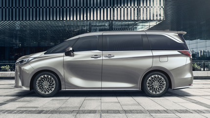 Lexus представил совершенно новый Lexus LM