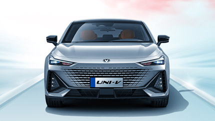 В России начались продажи нового лифтбека Changan UNI-V