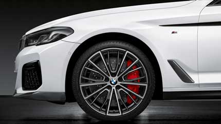 Заряженные Audi RS6, BMW M5 и Mercedes-Benz E63 S AMG сразились в гонке на прямой