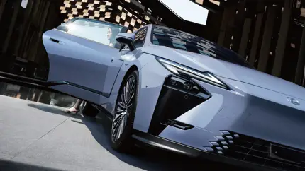 Представлен Lexus ES нового поколения: теперь это электрокар или гибрид